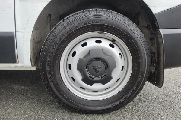 2021 MY22 Mitsubishi Express SN GLX Van Image 11
