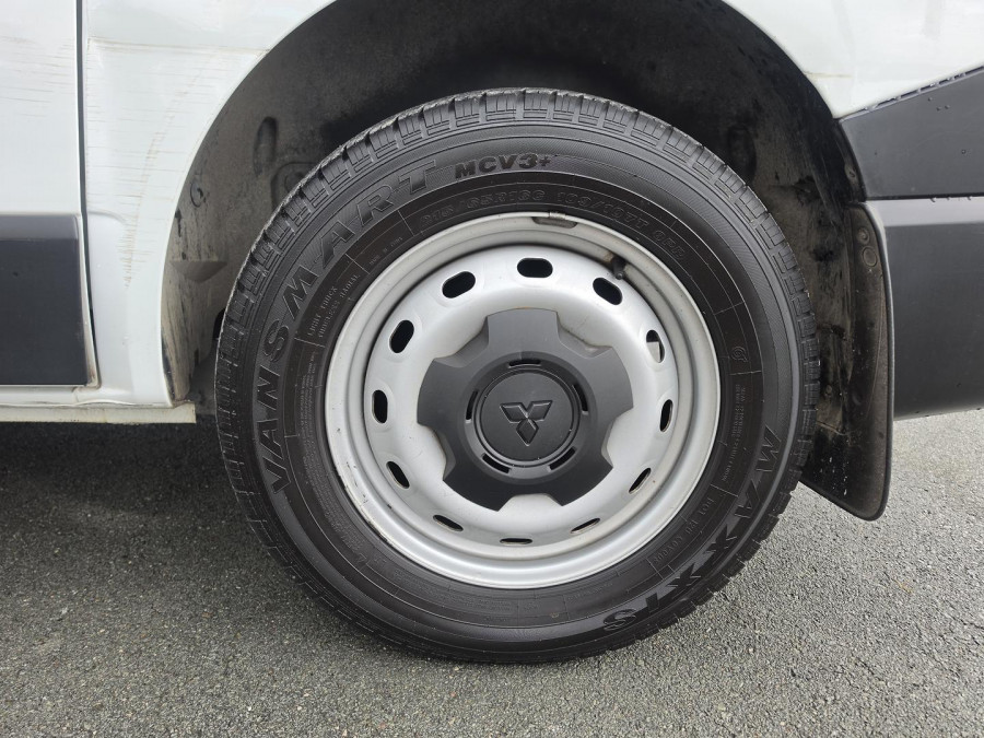 2021 MY22 Mitsubishi Express SN GLX Van Image 11
