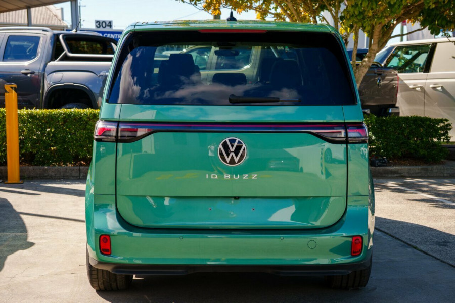 2025 Volkswagen ID. Buzz EB Pro BEV560 People Mover Image 3