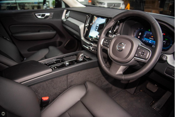 2025 Volvo XC60 UZ Plus T8 Plug-in Hybrid SUV Image 6