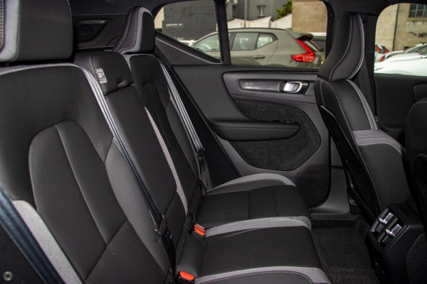 2026 Volvo EX40  Ultra Single Motor Extended Range SUV Image 5