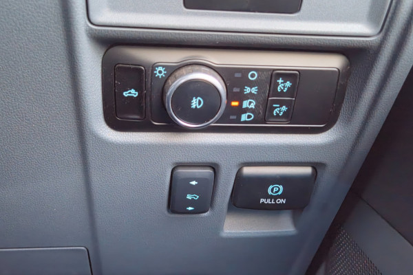 2023 Ford F-150  Lariat Dual Cab Image 25