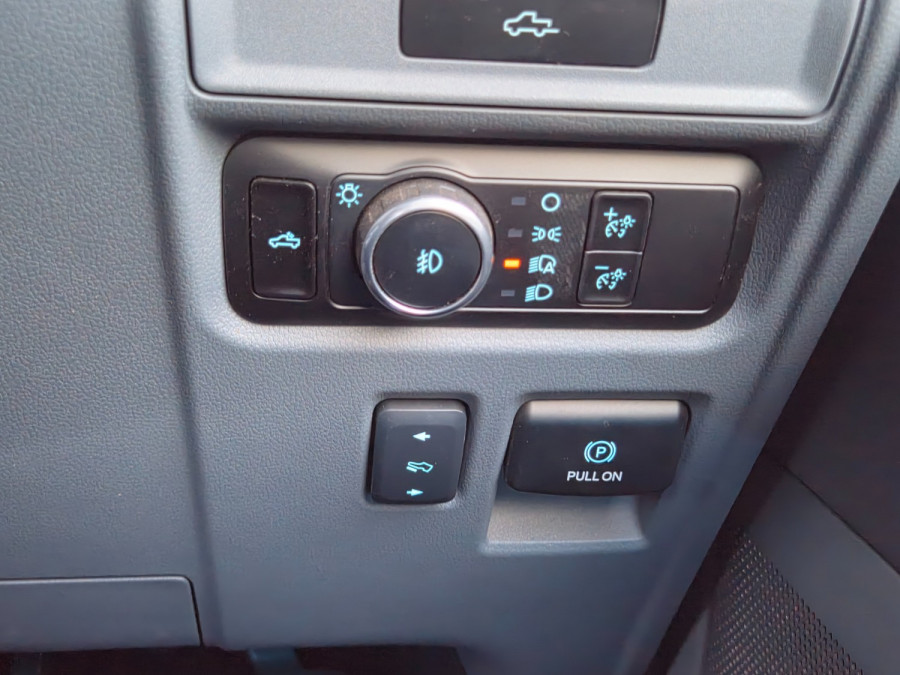 2023 Ford F-150  Lariat Dual Cab Image 25