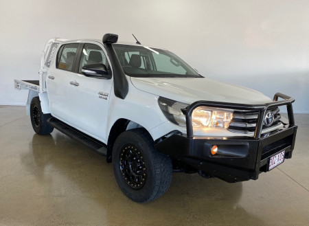 2017 Toyota HiLux SR 4x4 Double-Cab Cab-Chassis Cab chassis