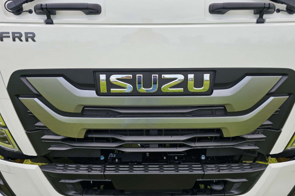 2025 Isuzu FRR 110-240 AM D53 Cab Chassis Image 3