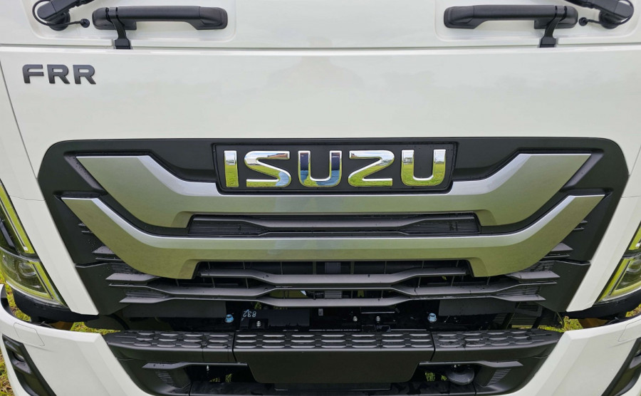 2025 Isuzu FRR 110-240 AM D53 Cab Chassis Image 3