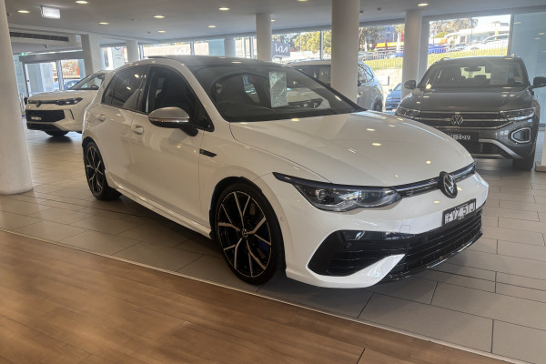 Volkswagen Golf R 8