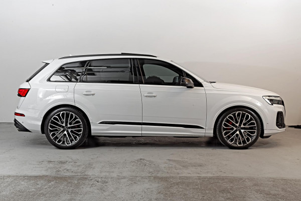 2024 Audi SQ7 4M TFSI SUV image 3