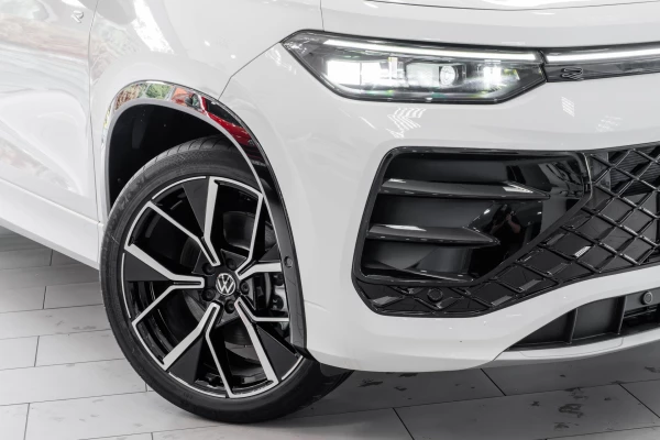 2025 MY26 Volkswagen Tayron R4 195TSI R-Line SUV Image 6