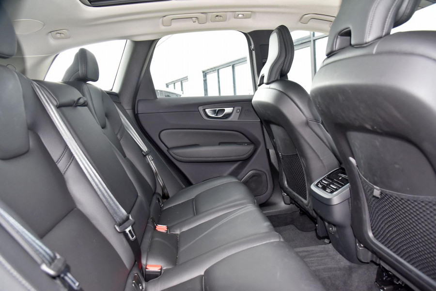 2023 Volvo XC60  Ultimate B5 Bright SUV Image 19