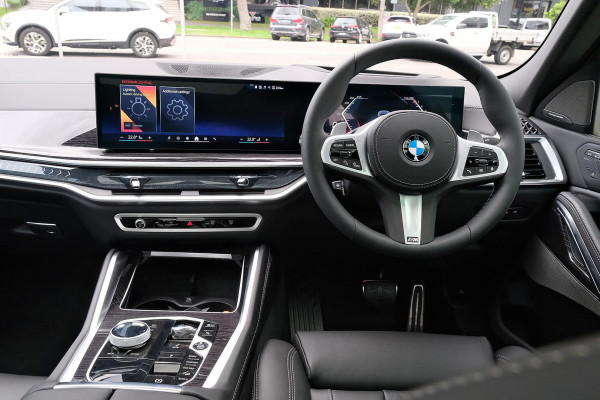 2025 BMW X6 G06 LCI xDrive40i M Sport SUV image 8