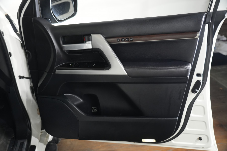 2018 Toyota LandCruiser Sahara SUV