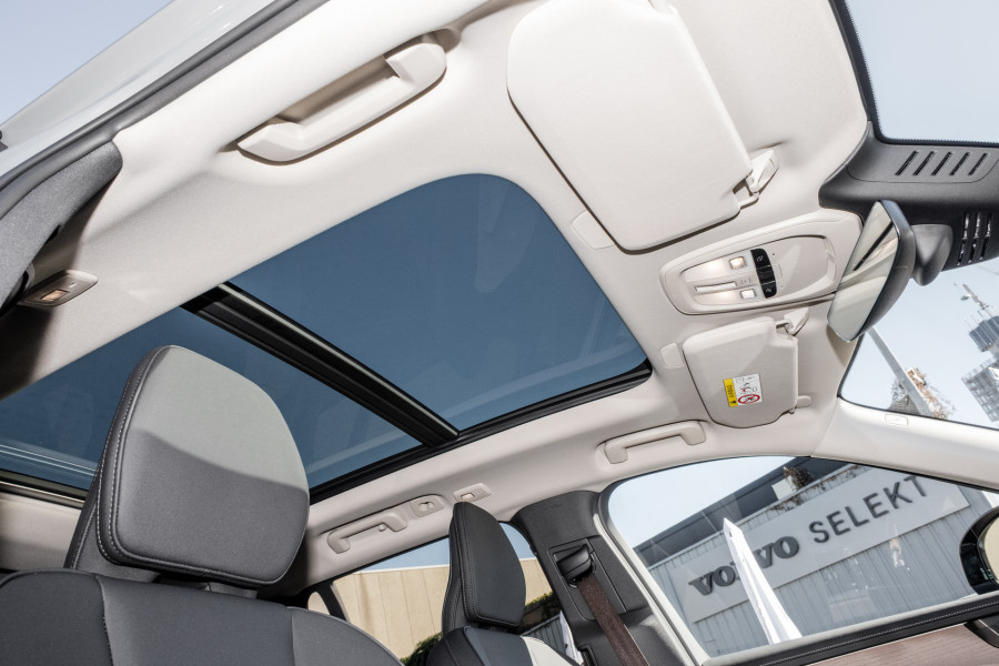 2026 Volvo XC90 L Series Plus T8 Plug-in Hybrid Dark SUV Image 19