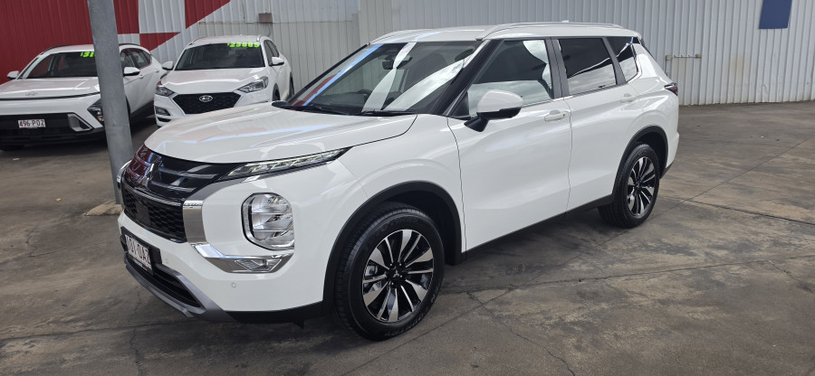 2025 Mitsubishi Outlander ZM LS SUV Image 3
