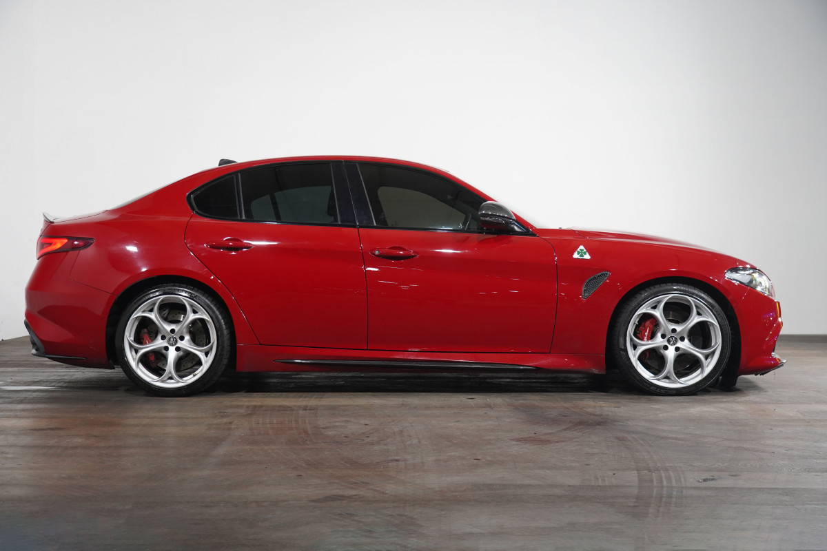 2017 Alfa Romeo Giulia Quadrifoglio (Qv) Sedan Image 4