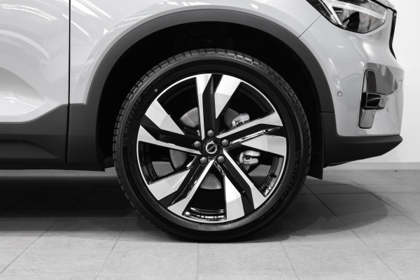 2026 Volvo XC40 XZ Ultra B4 Dark SUV Image 4