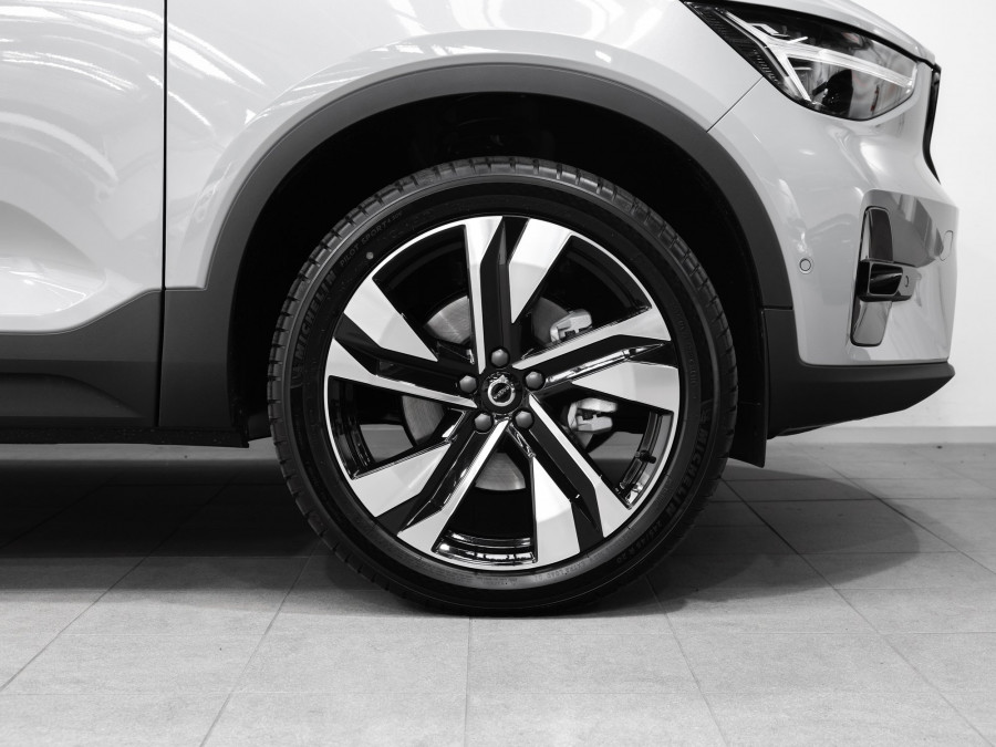 2026 Volvo XC40 XZ Ultra B4 Dark SUV Image 4