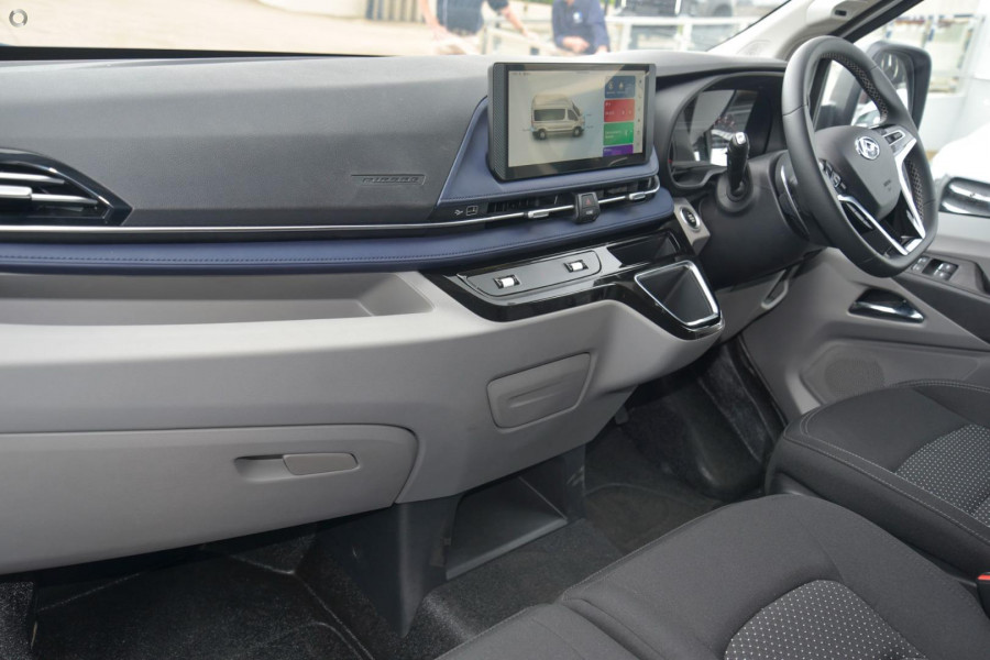 2024 LDV Deliver 9  12-Seat Bus Image 7