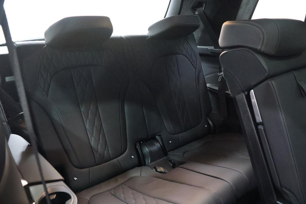2022 BMW X7 G07 M50i SUV image 12