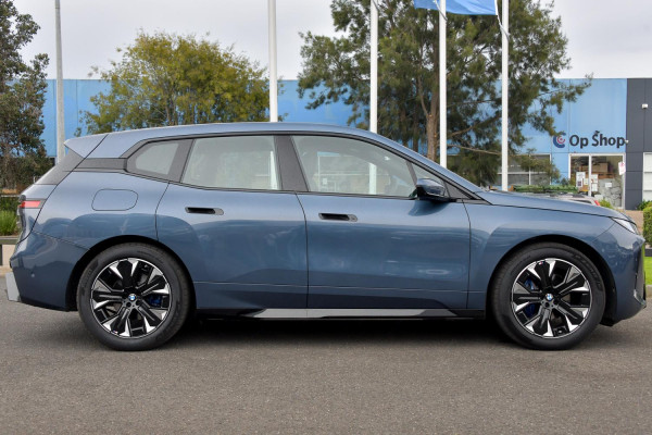 2026 BMW iX I20 xDrive45 M Sport SUV image 3
