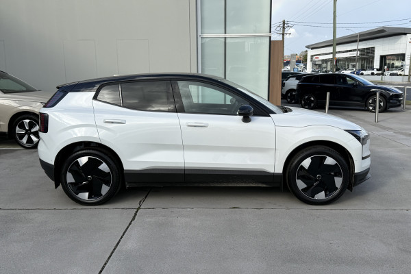 2026 Volvo EX30  Single Motor Extended Range Ultra SUV Image 3