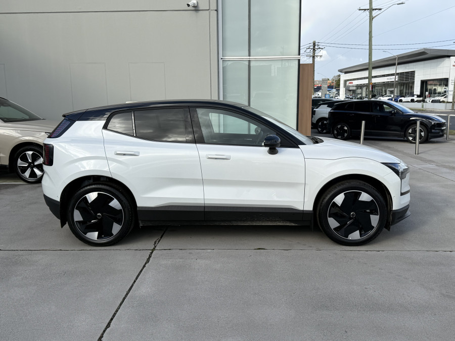 2026 Volvo EX30  Single Motor Extended Range Ultra SUV Image 3
