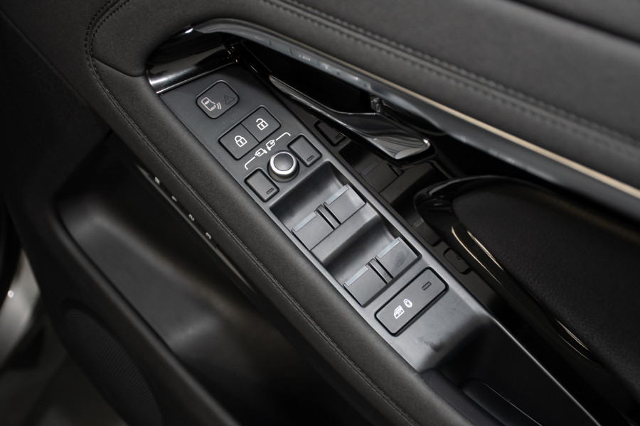 2022 Land Rover Range Rover Evoque L551 R-Dynamic SE SUV Image 12
