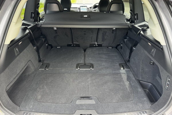 2025 Volvo XC90 L Series Ultra B5 Bright SUV Image 12