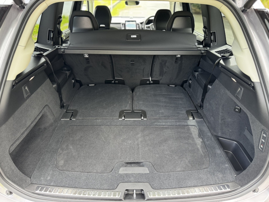 2025 Volvo XC90 L Series Ultra B5 Bright SUV Image 12