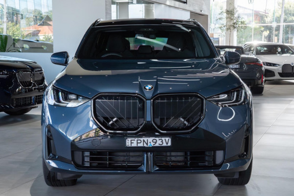 2025 BMW X3 G45 30e xDrive SUV image 4