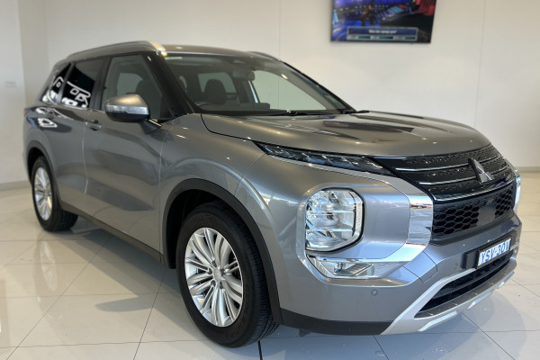 2023 Mitsubishi Outlander ZM LS SUV Image 1