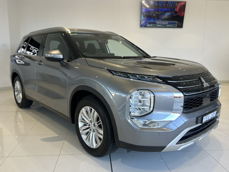 2023 Mitsubishi Outlander ZM LS SUV Image 1