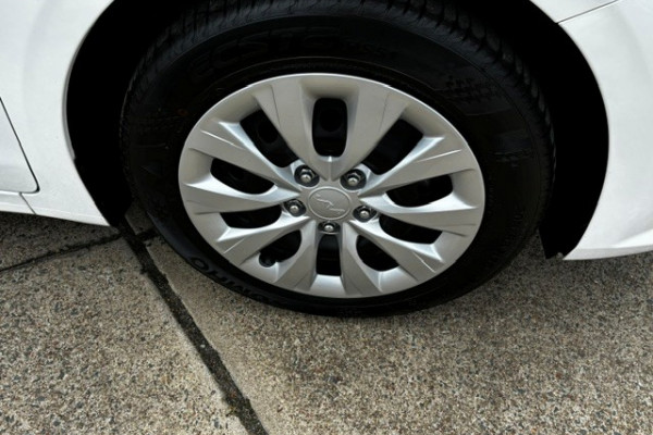 2023 MY24 Kia Cerato BD S Hatch Image 10