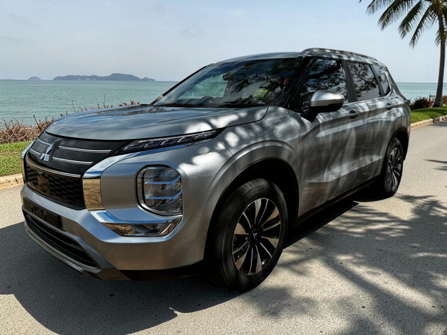 2025 Mitsubishi Outlander ZM LS SUV Image 3