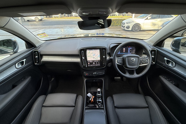 2026 Volvo XC40 XZ Ultra B4 Bright SUV Image 14
