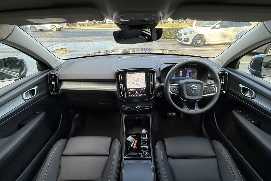 2026 Volvo XC40 XZ Ultra B4 Bright SUV
