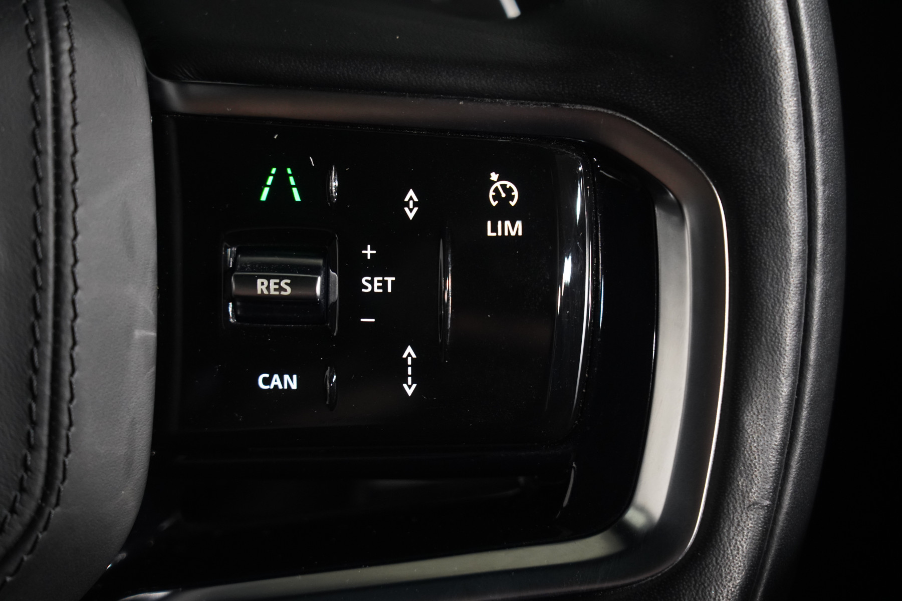 2021 Land Rover Range Rover Velar Velar P250 R-Dynamic S (184kw) SUV Image 25