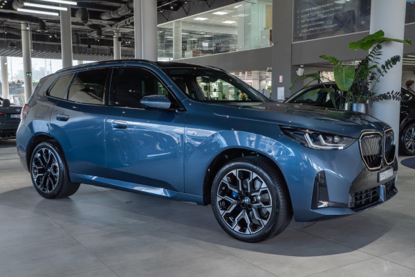 2025 BMW X3 G45 30e xDrive SUV image 3
