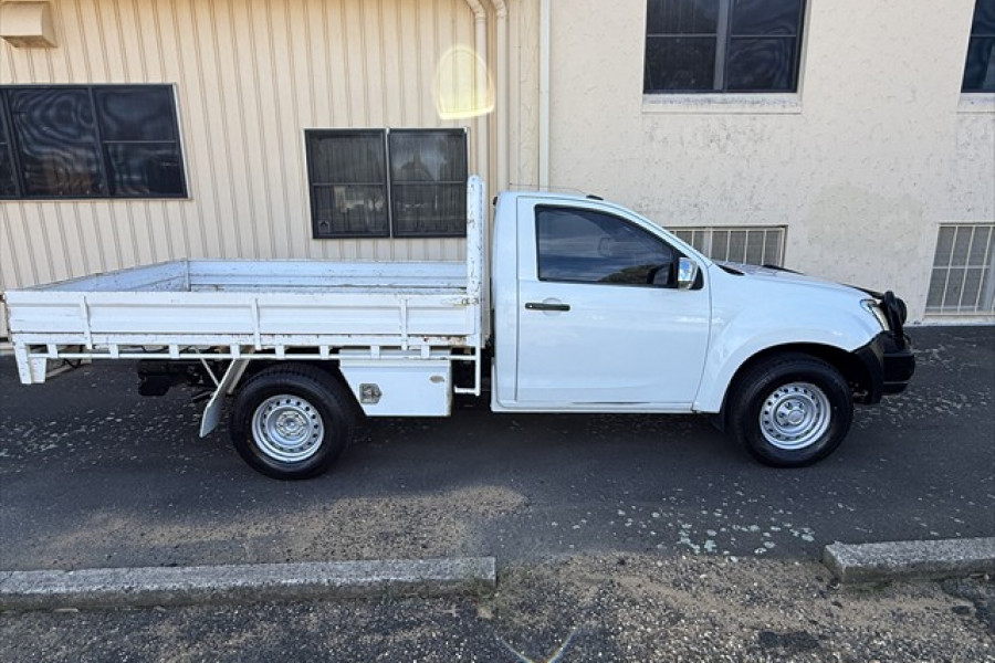 2014 Isuzu D-MAX SX Cab Chassis Image 7