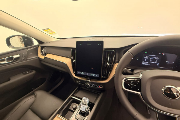 2026 Volvo XC60 UZ Ultra B5 Dark SUV Image 11