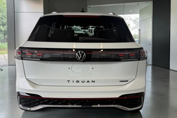 2026 Volkswagen Tiguan CT 195TSI R-Line SUV Image 6