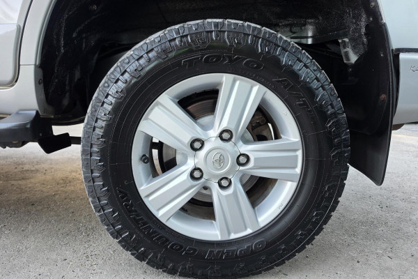 2012 MY10 Toyota LandCruiser VDJ200R Sahara SUV Image 13