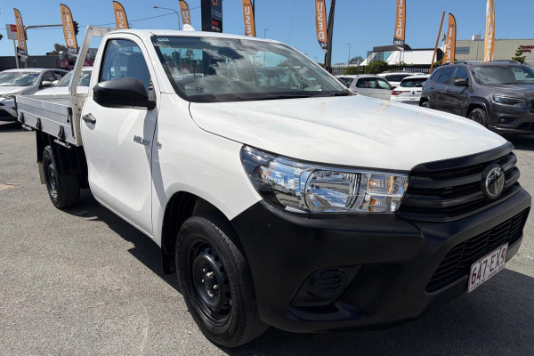 2022 Toyota HiLux TGN121R WorkMate Cab Chassis Image 4