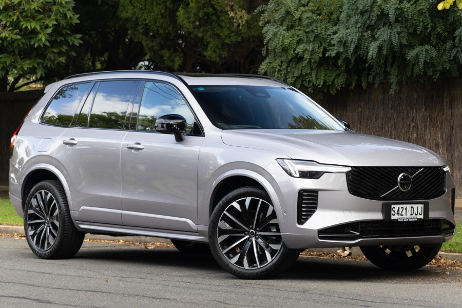 2025 MY26 Volvo XC90 L Series Ultra B5 Dark SUV Image 1