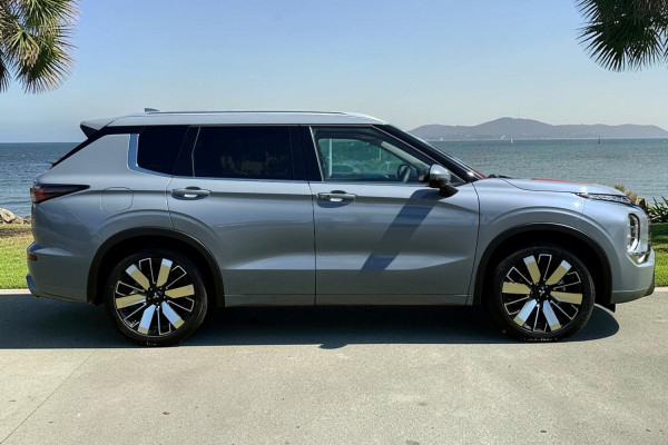 2025 Mitsubishi Outlander ZM Exceed SUV Image 8