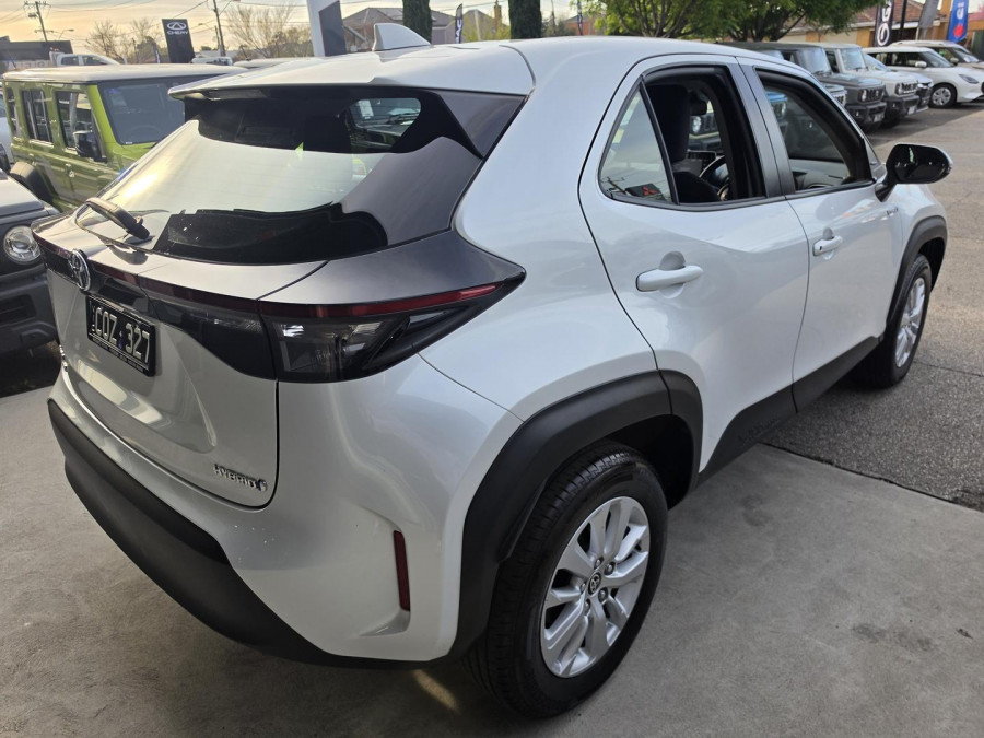2023 Toyota Yaris Cross MXPB10R GX SUV Image 6