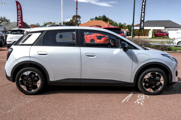 2026 GAC AION UT  Premium Hatch Image 4