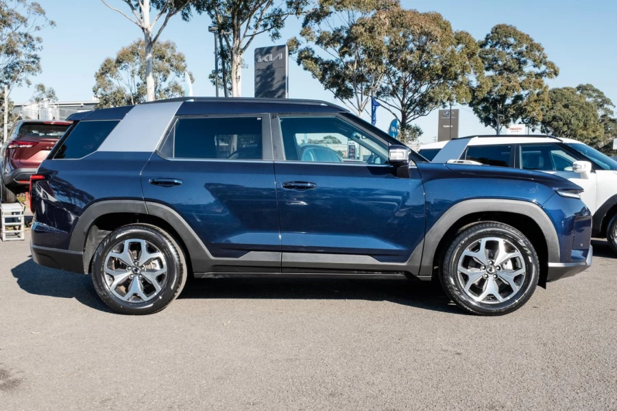 2025 KGM Torres J116 Adventure SUV Image 3