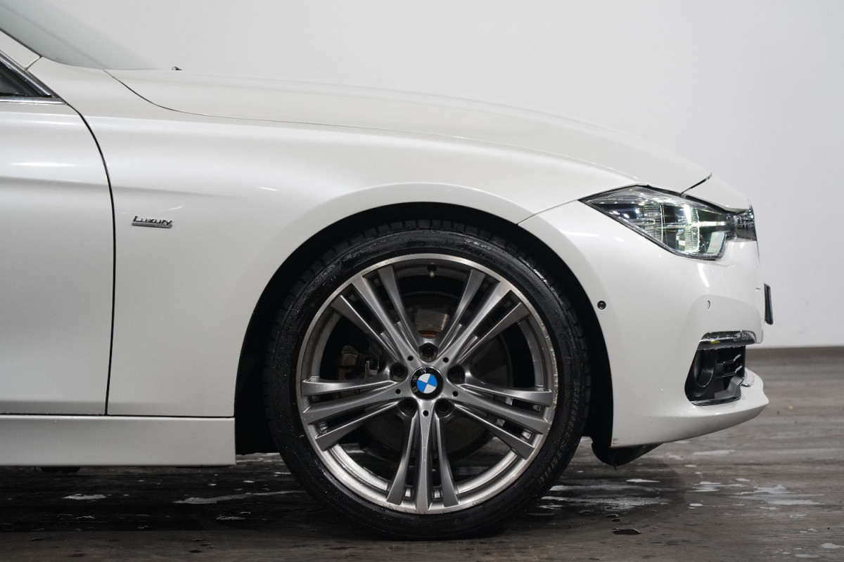 2016 BMW 3 30i Luxury Line Sedan Image 5