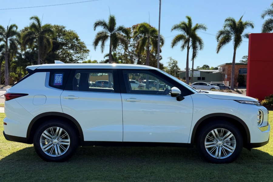 2024 Mitsubishi Outlander ZM PHEV ES SUV Image 8